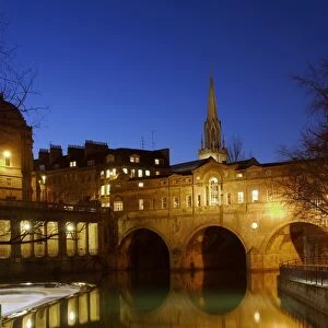 Pulteney bridge and river Avon at night, Bath, UNESCO World Heritage Site