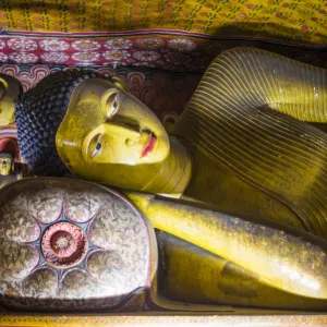 Reclining Buddha in Cave 3 (Great New Monastery), Dambulla Cave Temples, UNESCO World Heritage Site, Dambulla, Central Province, Sri Lanka, Asia