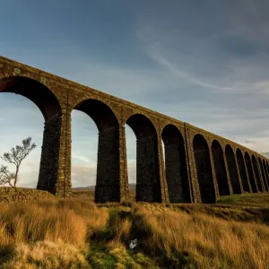 Ponte di Ribblehead al tramonto nel Parco Nazionale delle Dolomiti del Nord Yorksland Ponte di Ribblehead al tramonto nel Parco Nazionale delle Dolomiti del Nord Yorksland