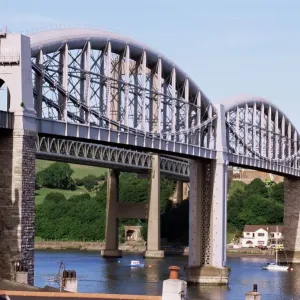 Brücke über den Fluss Tamar in Saltash, gebaut von Brunel im Königreich Großbritannien Brücke über den Fluss Tamar in Saltash, gebaut von Brunel im Königreich Großbritannien