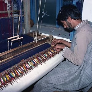 Shawl weaver, Kani, Kashmir, India, Asia