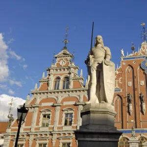 Statue of Roland in front of the House of the Blackheads