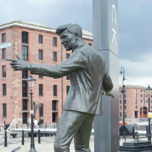 Statue by Tom Murphy of singer songwriter Billy Fury, near Albert Dock