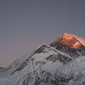 Sun sets on Mount Everest seen from Kala Patar, Khumbu, Himalayas, Nepal, Asia
