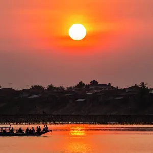 Sunset at Kampong Cham on the Mekong River, Kampong Cham Province, Cambodia, Indochina, Southeast Asia, Asia