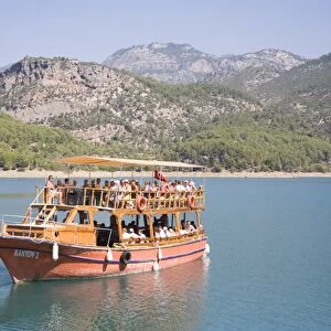 Tourist boat