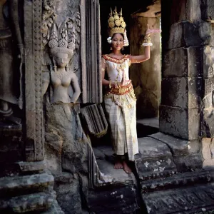 Traditional Cambodian apsara dancer, temples of Angkor Wat, UNESCO World Heritage Site