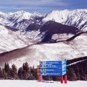 A trail marker below the Gore mountains at Vail Ski Resort