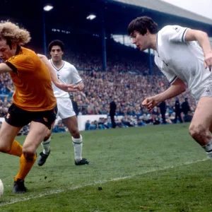 Andy Gray beats Ossie Ardiles