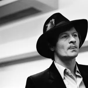 Alex Higgins in his trademark fedora, 1981