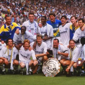 1992 FA Charity Shield Print: Leeds United Team Group with the Shield