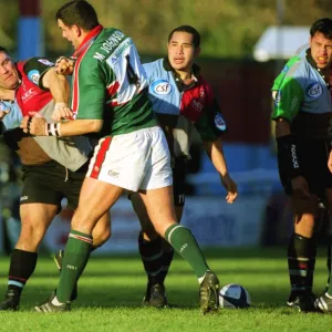 Jason Leonard and Martin Johnson fight on the field in 2001