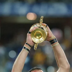 Martin Johnson lifts the rugby World Cup