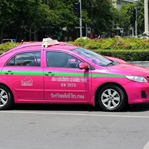Pink Thai taxi cab, Bangkok, Thailand