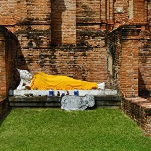 Reclining Buddha statue at Wat Yai Chaimongkol Temple, Ayutthaya, Thailand