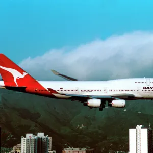 Boeing 747-400 Qantas flying into Kai Tak - old Hong Kong airport