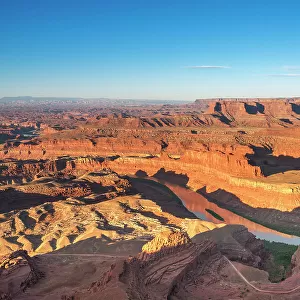 Bend of Colorado river at Dead Horse Point at sunrise, Dead Horse Point State Park, Utah, USA