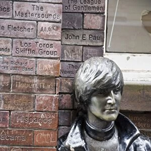 England, Liverpool, John Lennon Statue in Mathew Street