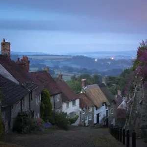 Gold Hill at dawn, Shaftesbury, Dorset, England