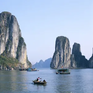 Halong Bay / Karst Limestone Rocks / House Boats