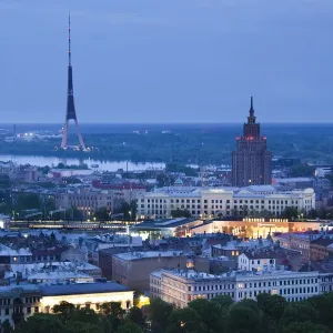Latvia, Riga vista elevada desde la antigua ciudad vieja y vecrina de Rigas. Atardecer en el barrio histórico Latvia, Riga vista elevada desde la antigua ciudad vieja y vecrina de Rigas. Atardecer en el barrio histórico