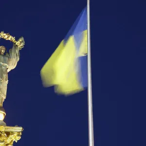 Monument to Berehynia and Ukrainian flag in Independence Square (Maydan Nezalezhnosti)