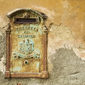 Postbox in Lucignano d Asso, Tuscany, Italy