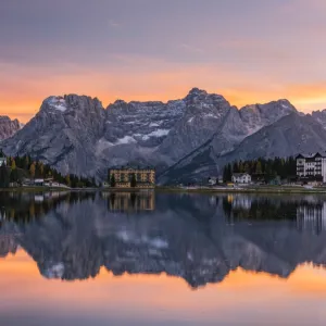 Sunset view over Lake Misurima with Sorapis mountain group in the background, Misurina