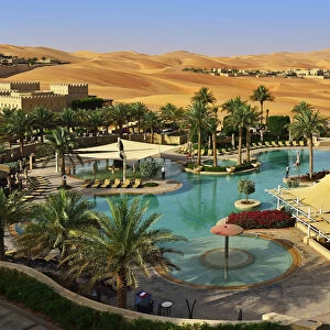 The swimming pool of the desert luxury hotel Anantara Qasr Al Sarab in the Empty Quarter