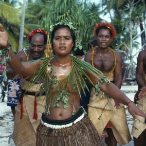 Te Kamei Tewai dancers