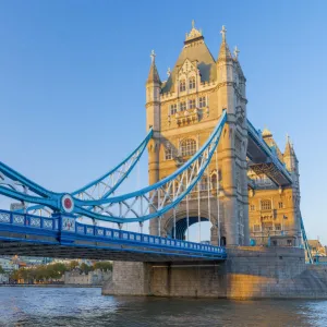 UK, England, London, Tower Bridge over River Thames