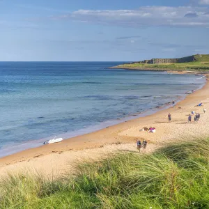 UK, England, Northumberland, Embleton Bay, Embleton Bay Beach, Dunstanburgh Castle