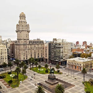 Uruguay, Montevideo, Elevated view of the Independence Square