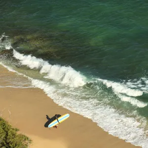 USA, Hawaii, Oahu, Honolulu, surfers on Kahala Beach