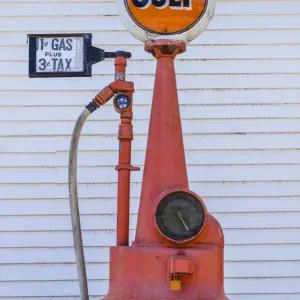 USA, New England, Vermont, Plymouth, antique gasoline pump