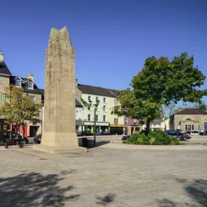 Ireland, County Donegal, Donegal Town, The Diamond with Obelisk which commemorates four monks called the Four Masters who compiled and wrote the Annals of the Four Masters between 1632 and 1636