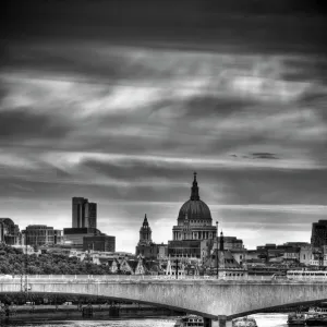 UK, London, The City, Waterloo Bridge over River Thames