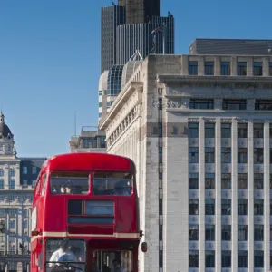 UK, London, London Bridge, commuters