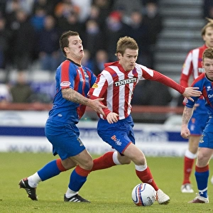 Rangers Steven Davis Outmaneuvers Inverness Caley Thistle Defenders in SPL Clash
