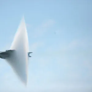 F / A-18F Super Hornet Ring of Water Vapor