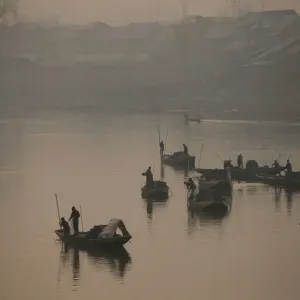 Print of Kashmiri boatmen extracting sand from the Jhelum river