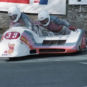 Dave Kimberley & Garry Vallance (Ireson Kawasaki) 1993 Sidecar TT