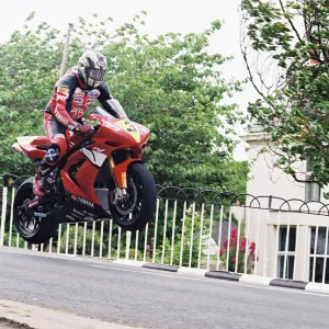 John McGuinness (Yamaha) 2004 Senior TT