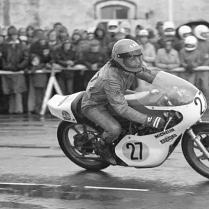 Les Kenny (Renstar Yamaha) 1975 Senior TT