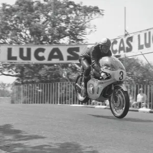 Mike Hailwood (Honda) 1967 Junior TT