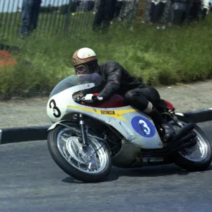 Mike Hailwood (Honda) 1967 Junior TT