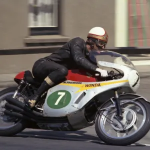 Mike Hailwood leaving Ramsey: 1967 Lightweight TT