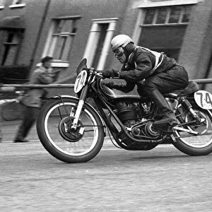 Peter Carr (AJS) 1954 Junior Manx Grand Prix