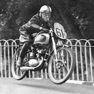 The Smokin Bantam! Harvey Williams (BSA) in practice, 1952 Ultra Lightweight TT