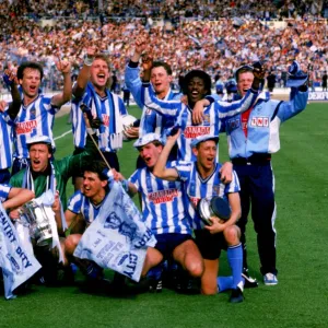 Classic Matches Pillow Collection: 16th May 1987 - FA Cup Final - Tottenham Hotspur v Coventry City - Wembley Stadium